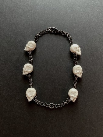 Chain skulls 